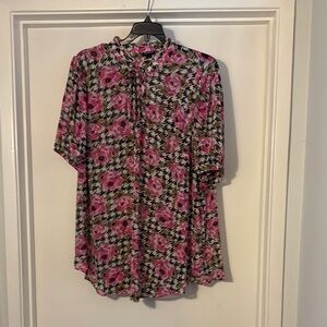 Torrid  Pink and Black Blouse houndstooth size 2x NWT